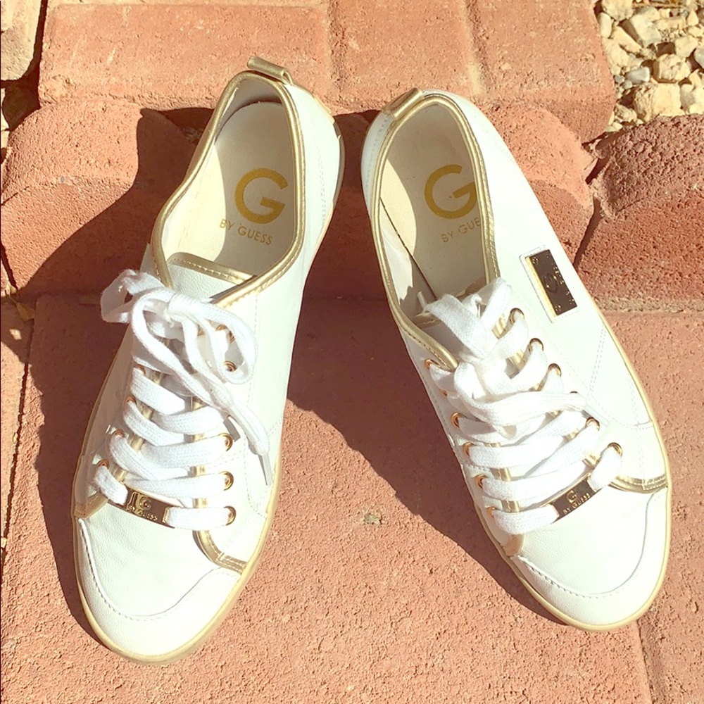 Ladies sneakers